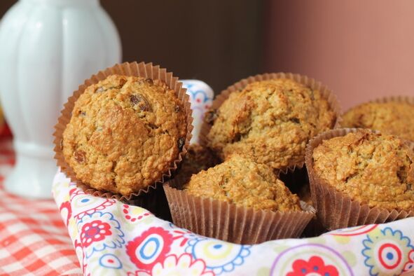 Havermoutmuffins met amandelen - een geurig dessert voor mensen die afvallen met een mediterraan dieet