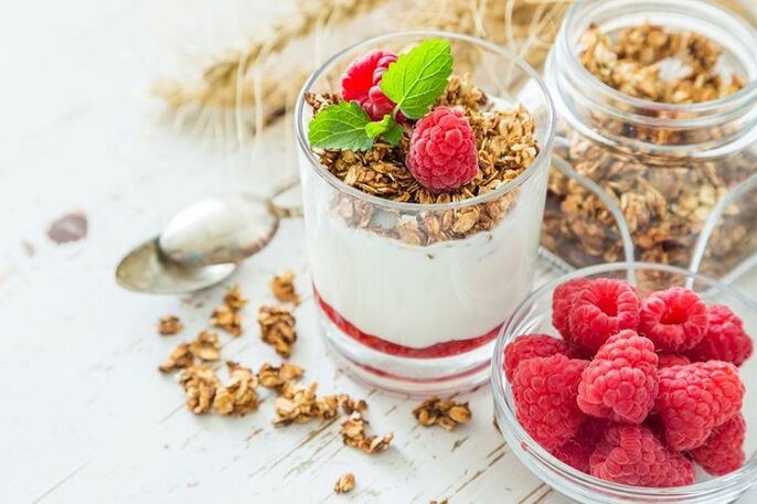 yoghurt met frambozen en muesli om af te vallen